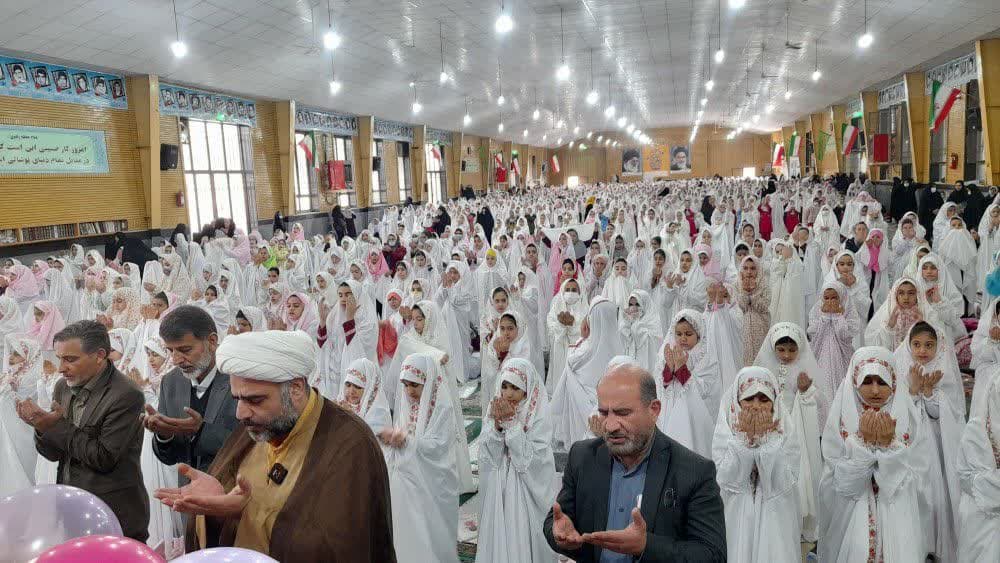 جشن تکلیف ۲ هزار و ۵۰۰ دانش آموز استان البرز