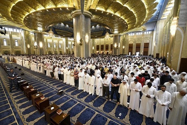 ممنوعیت استفاده از موبایل برای قرائت قرآن‌ در نماز تراویح