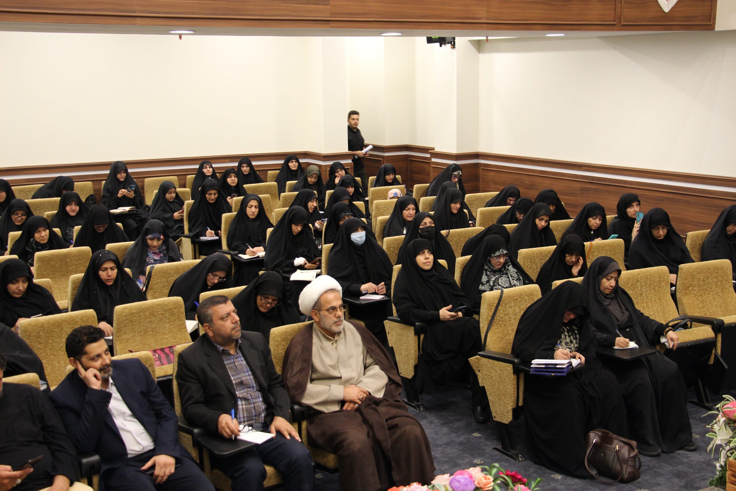 دومین دوره آموزشی تربیت مربی معارف نماز ویژه مربیان مهدویت شهر تهران