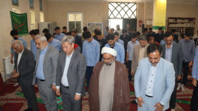 مدیرکل نوسازی و توسعه و تجهیز مدارس در نمازجماعت هنرستان تختی مشهد شرکت کرد