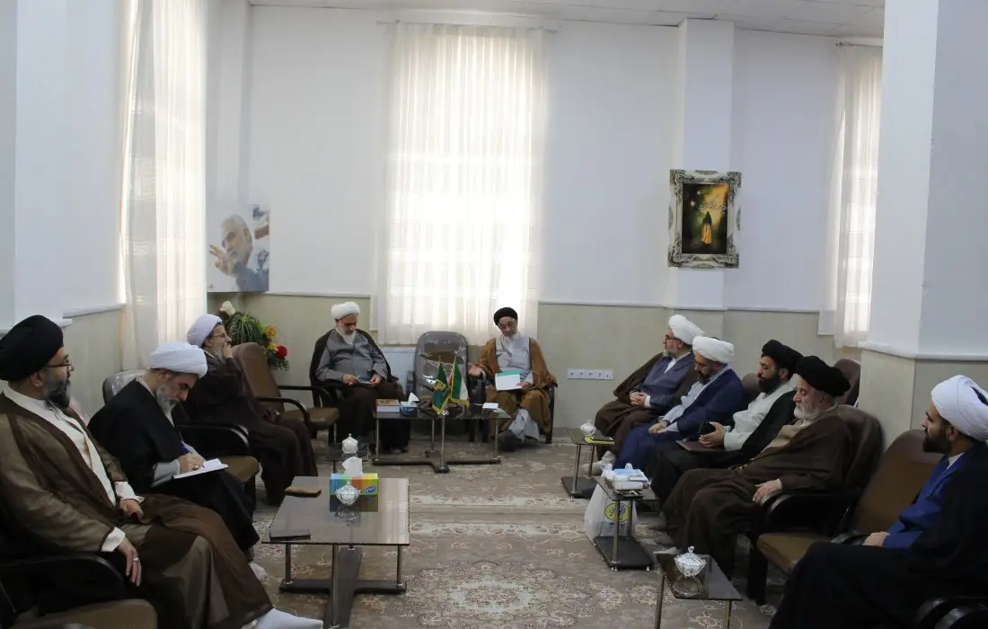 مدیر ستاد اقامه نماز قزوین با ائمه جمعه شهرستانها دیدار کرد