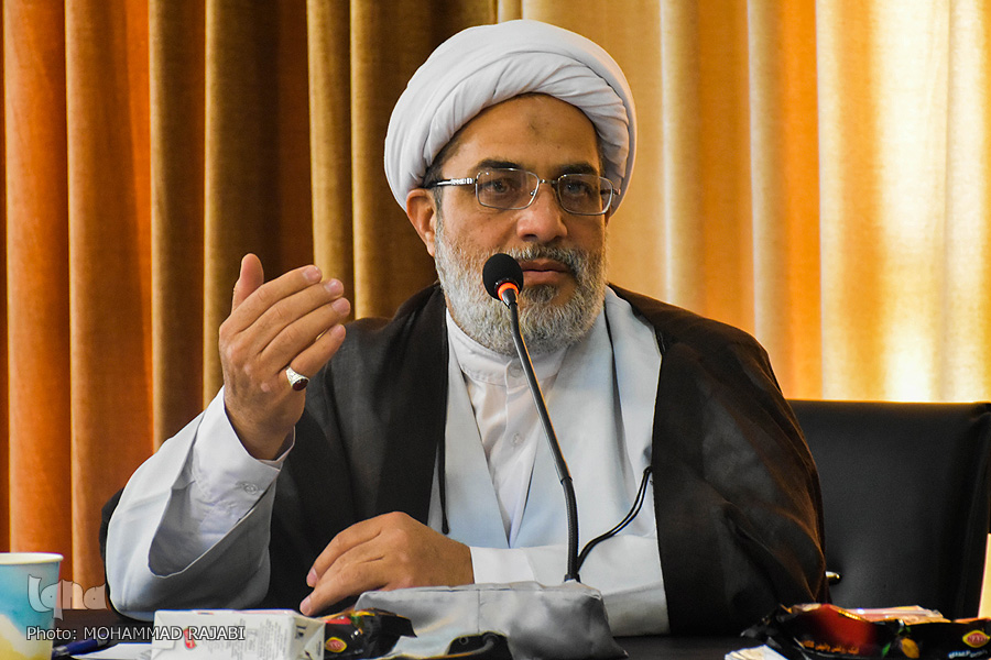 نماز جماعت ظهر و عصر دانشآموزان دبیرستان نمونه امام خمینی(ره) با حضور امام جمعه شهرستان محلات