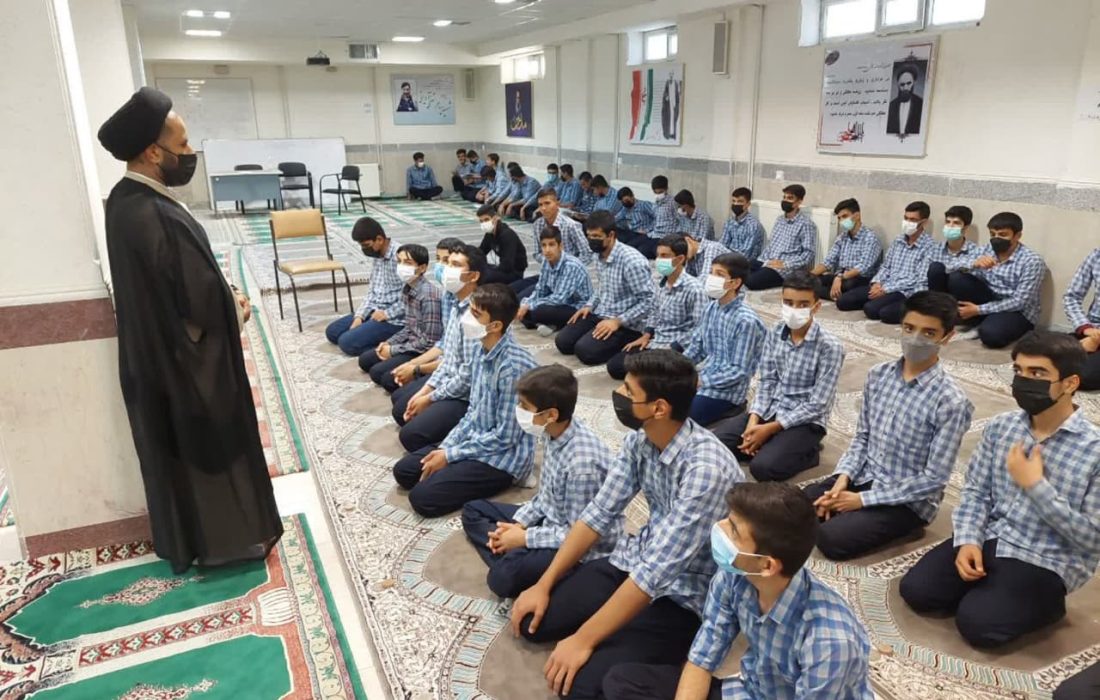 نشست دانش آموزی باموضوع نماز در لرستان