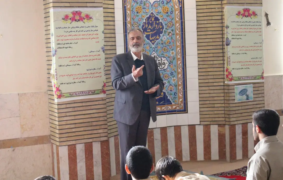 بازدید قائم مقام ستاد اقامه نماز کشور از مدرسه شاهد برادران آهندوست ارومیه