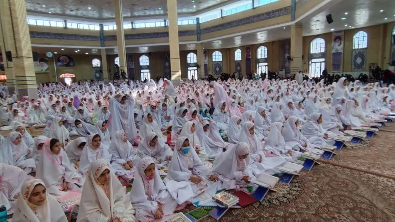 جشن تکلیف باشکوه دختران پایه سوم ابتدایی استان ایلام