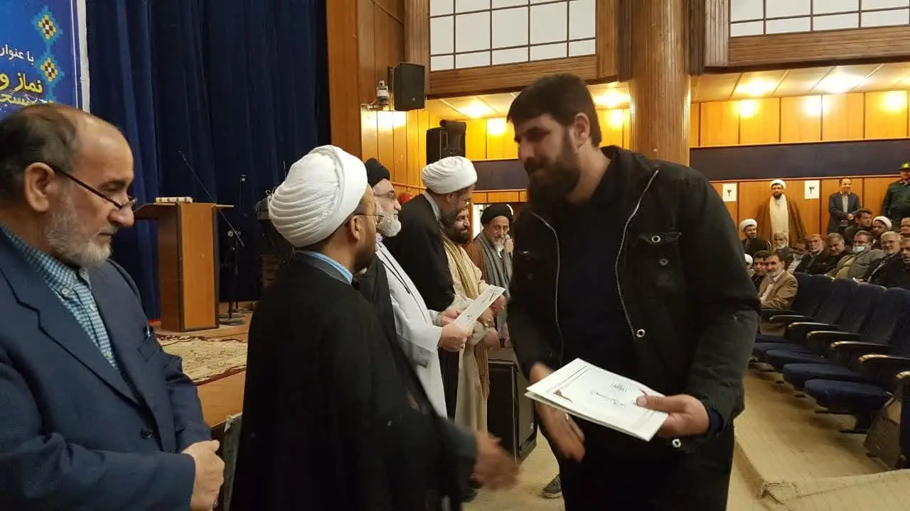 اجلاس نماز شهرستان تویسرکان باحضور مسئولین شهرستانی برگزار گردید.