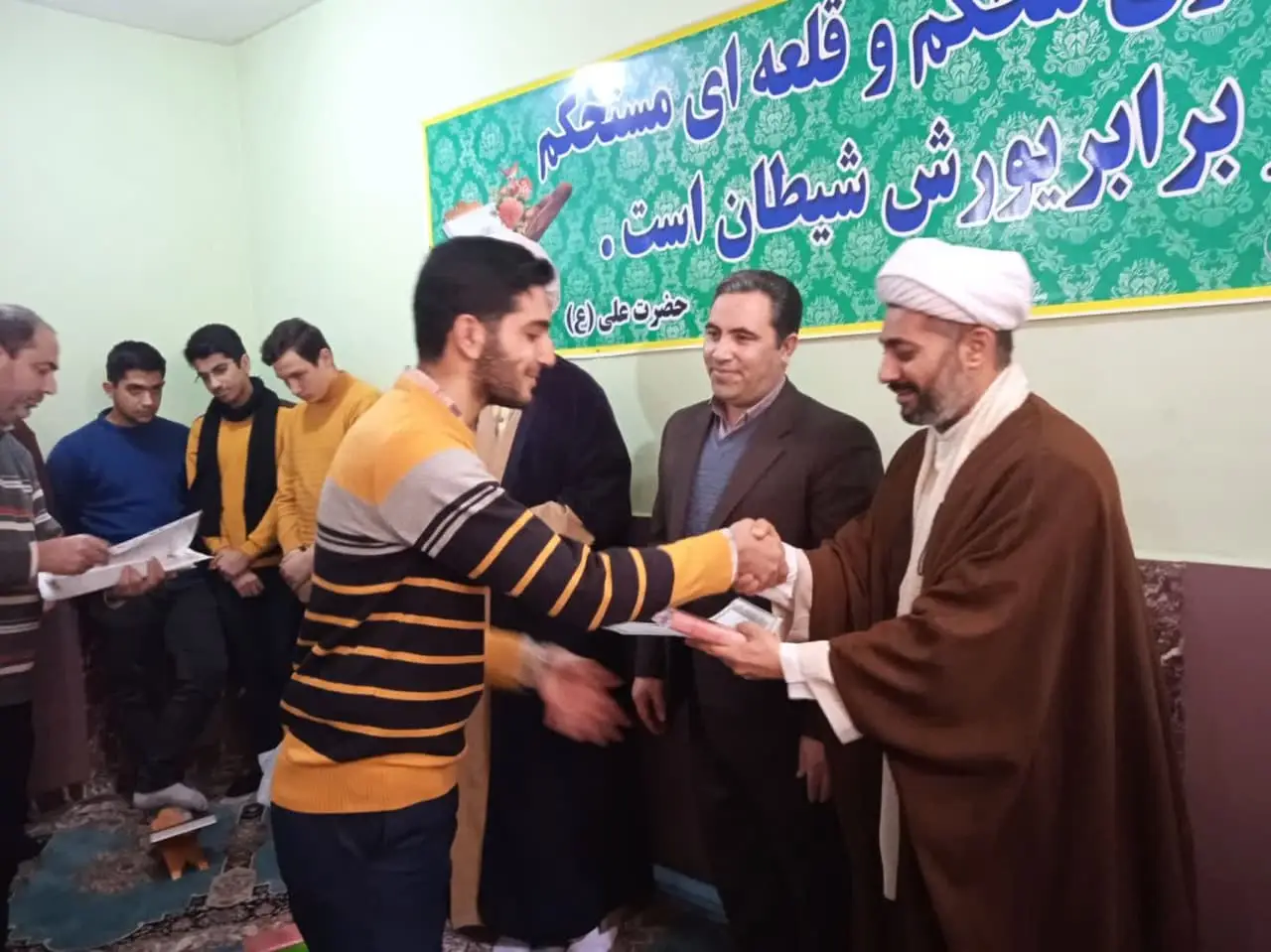 نشست نمازی دبیرستان شهریار تبریز