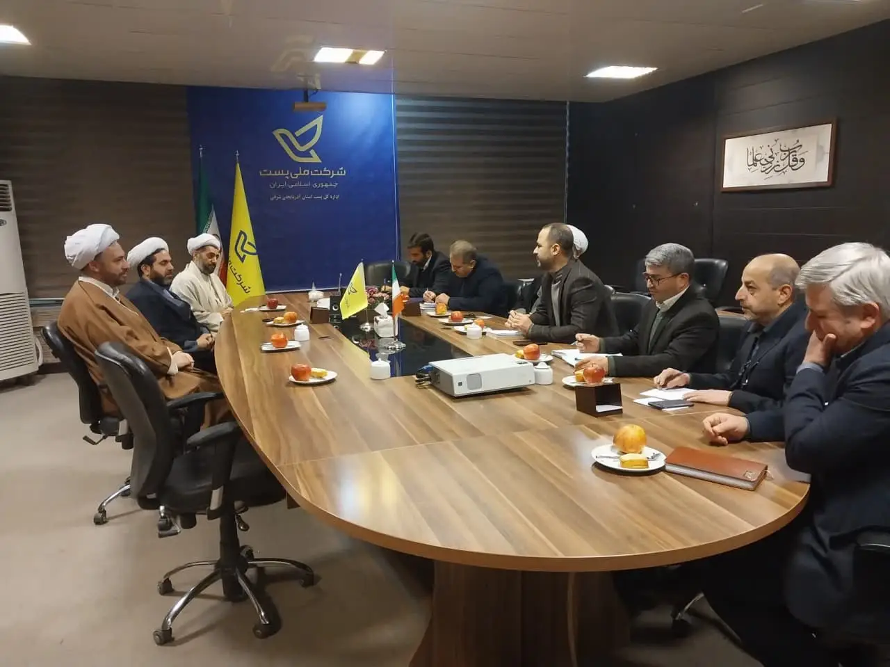 جلسه شورای اقامه نماز اداره پست آذربایجان شرقی