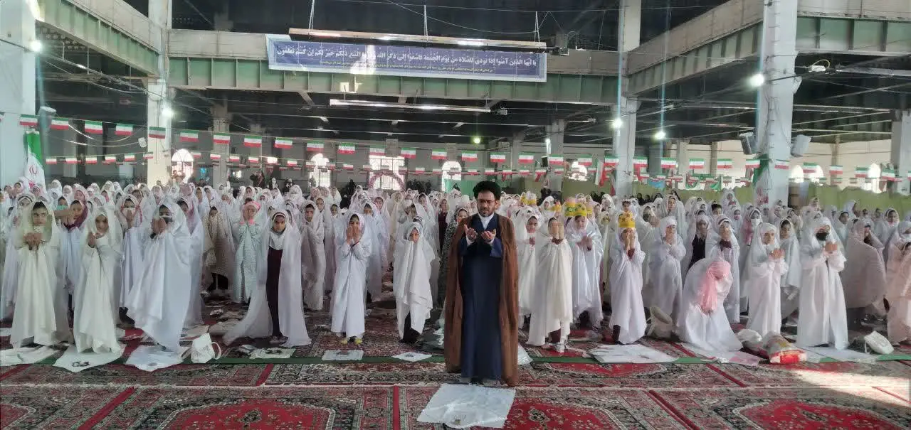 جشن تکلیف دو هزار از دانش آموزان بروجرد