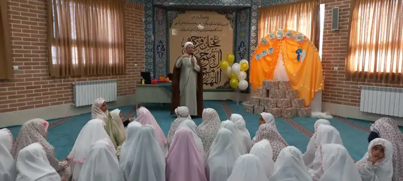 جشن تکلیف دانش آموزان مدارس مناطق محروم قم برگزار شد