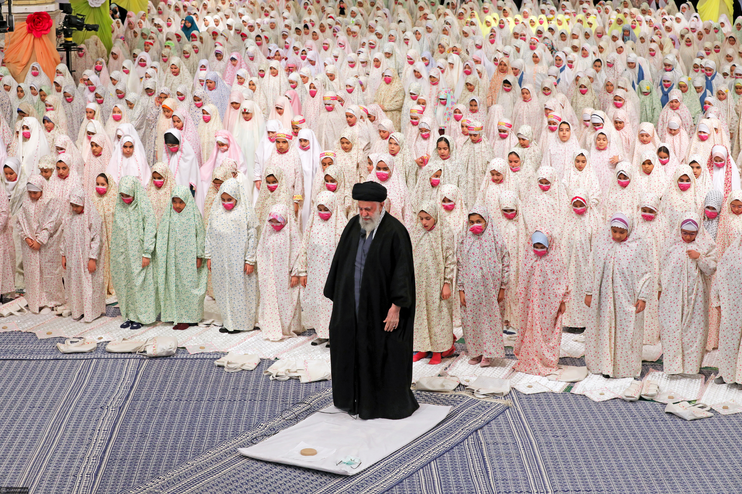 مراسم جشن تکلیف دختران دانشآموز