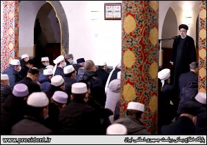 تصاویر اقامه نماز جماعت و سخنرانی رئیس جمهور در مسجد تاریخی «دونگ سی» پکن