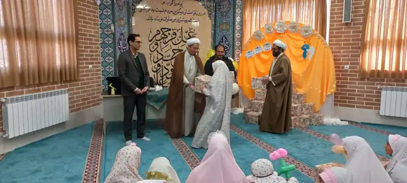 جشن تکلیف دانش آموزان مدارس مناطق محروم قم برگزار شد