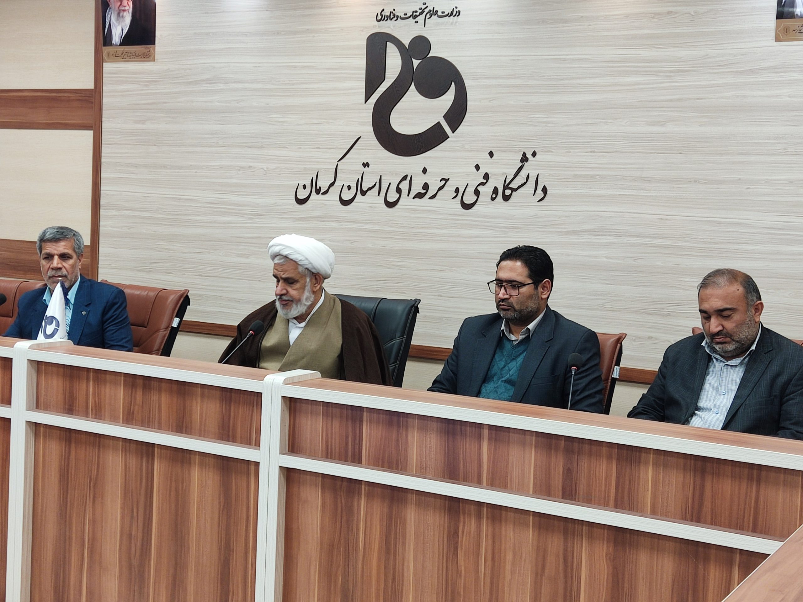 برگزاری جلسه آموزشی جهاد تبیین در دانشگاه فنی حرفه ای شهید چمران کرمان
