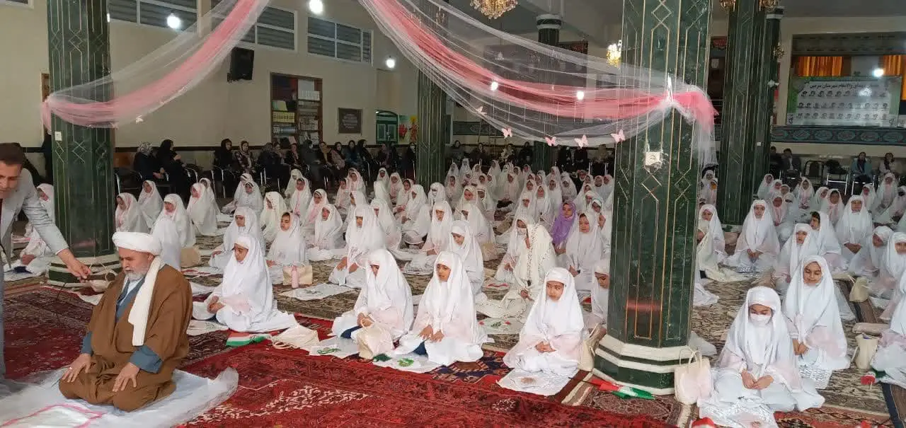 مراسم جشن تکلیف دانش آموزان دختر شهر سرعین