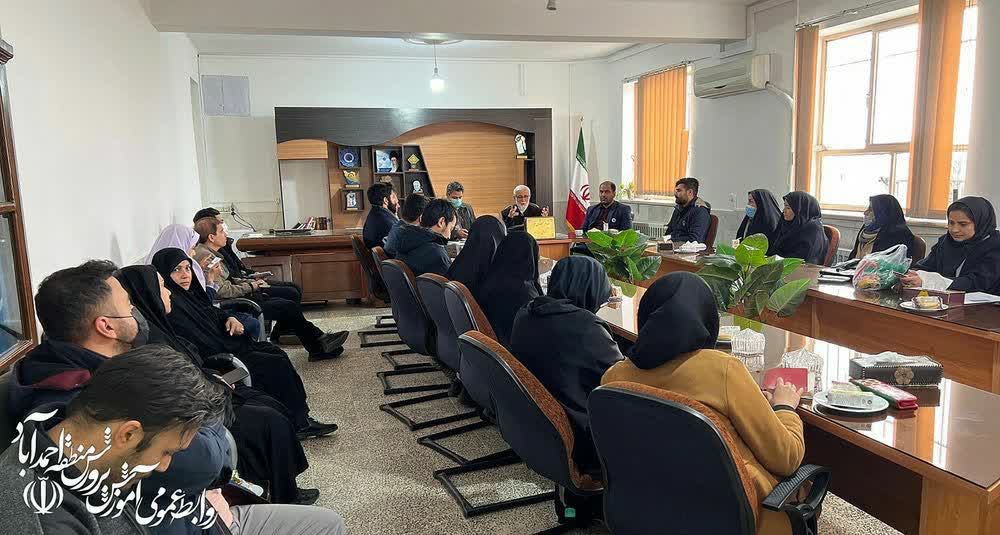 با حضور استاد مرکز تخصصی نماز مشهد، نشست و گفتمان دینی با دعوت دانش آموزان به نماز برگزار شد