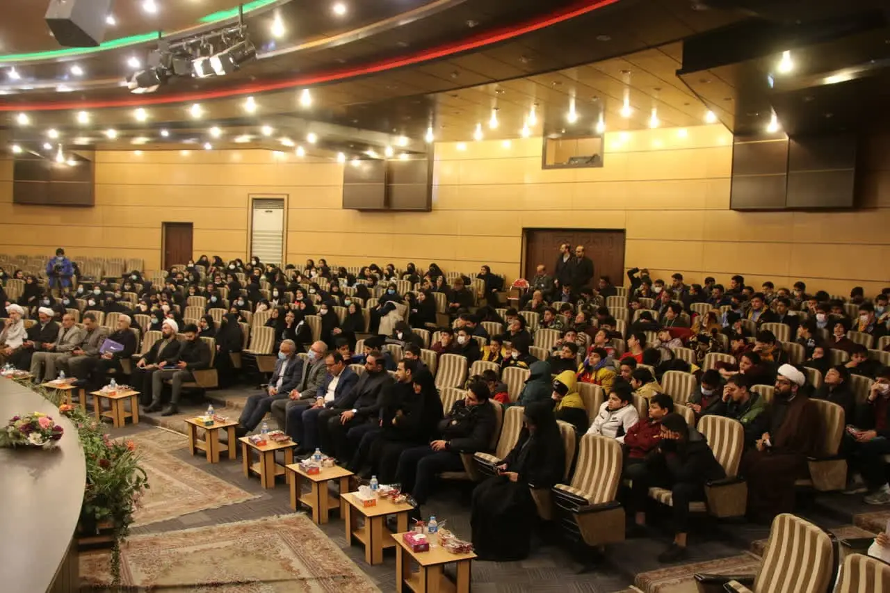 سی و یکمین اجلاس سراسری نماز دانش آموزان سمنان