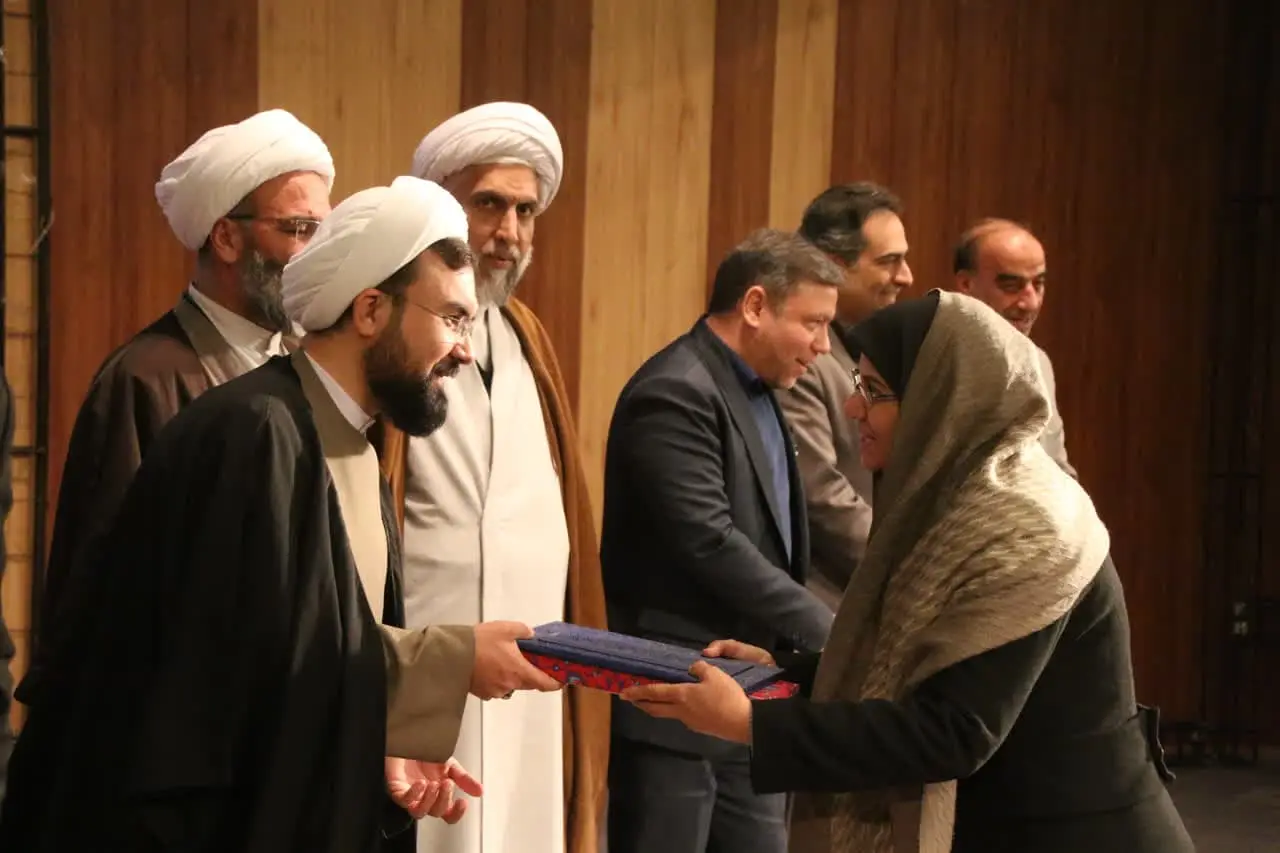 سی و یکمین اجلاس سراسری نماز دانش آموزان سمنان