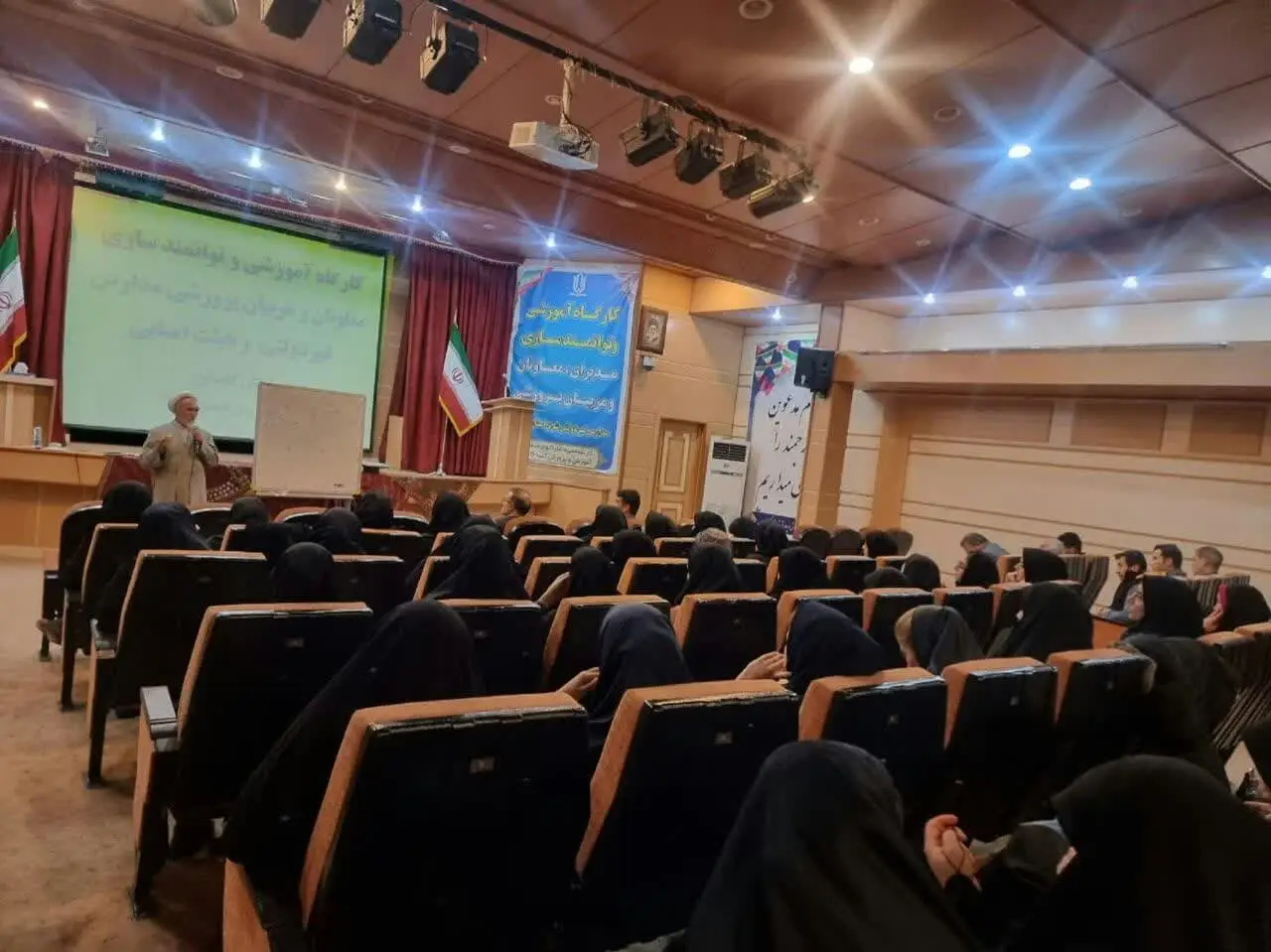 کارگاه آموزشی و توانمندسازی نماز ویژه مدیران و معاونین پرورشی مدارس غیر دولتی
