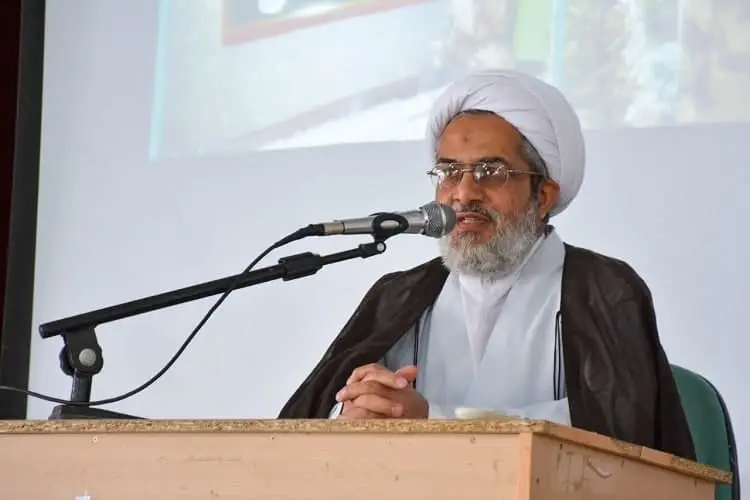 نماز جماعت در دبیرستان شهید مطهری شهرستان محلات استان مرکزی