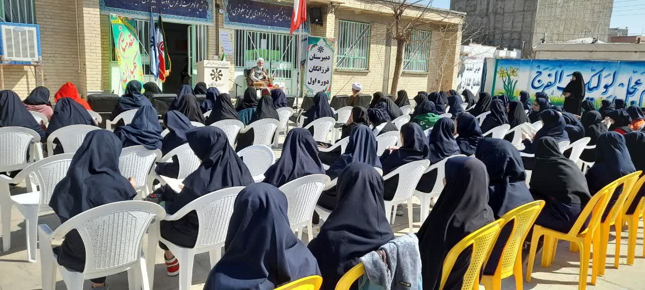 برگزاری جلسه گفتمان دینی ویژه 100 نفر از دانش آموزان گنابادی