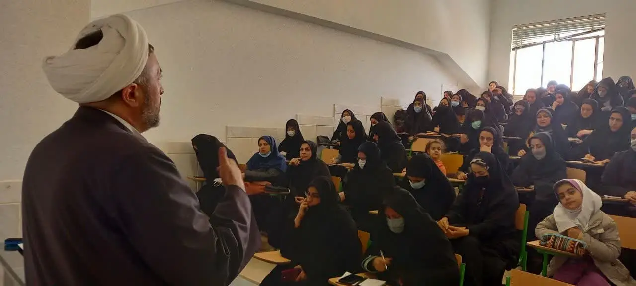 دوره آموزشی شیوه های جذب نوجوانان به نماز در استان برگزار شد