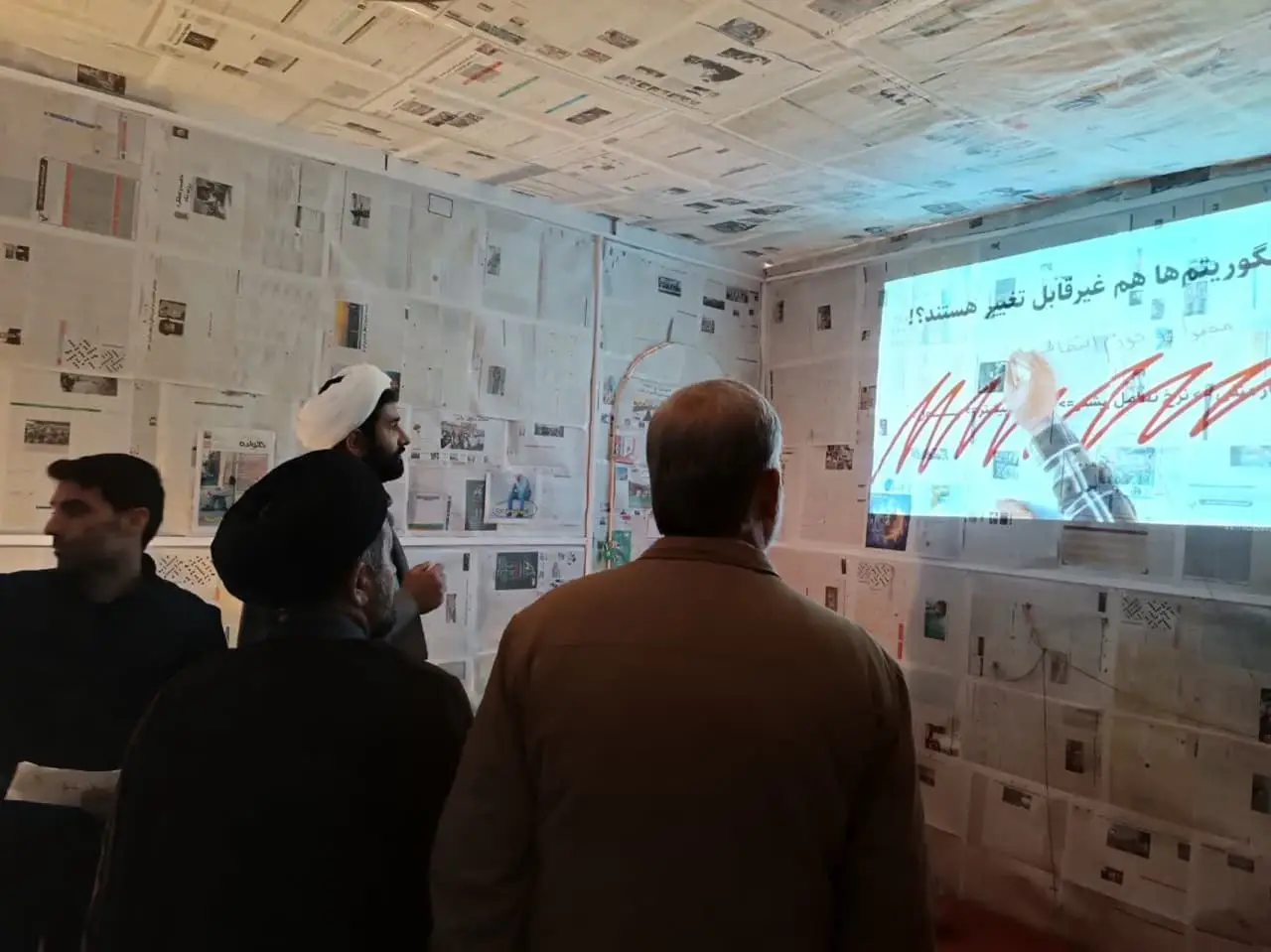 بازدید مدیر بنیاد فرهنگی حضرت مهدی موعود(عج) از نمایشگاه مهدوی "مصیر"