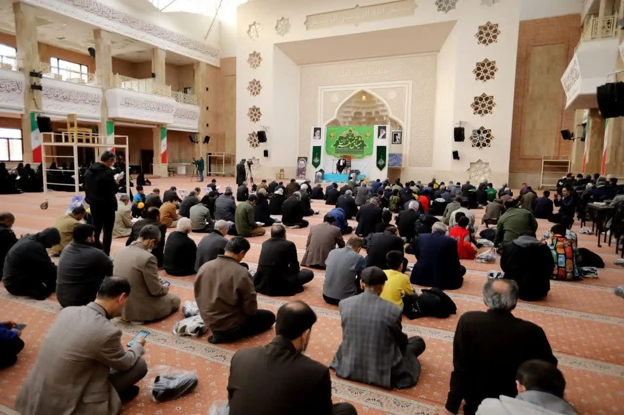 ندبه اجتماع قلوب گرگان در مصلی وحدت برگزار شد