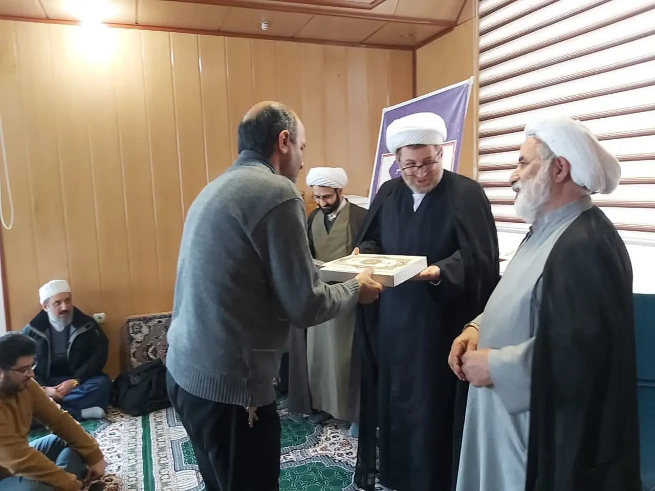 تجلیل از فعالان و خادمین نماز -1