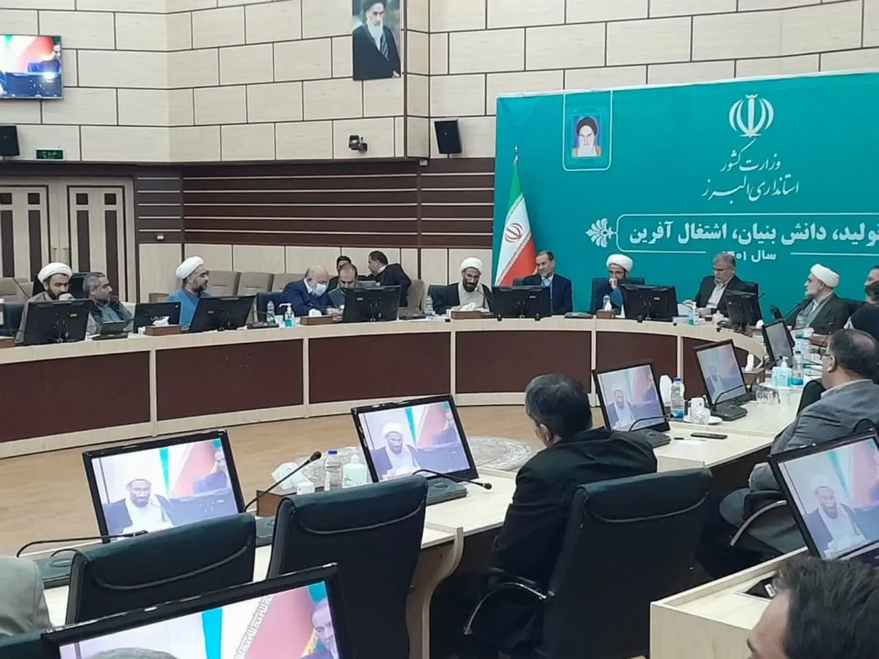 استاندار البرز از مدیر ستاد اقامه نماز تقدیر کرد