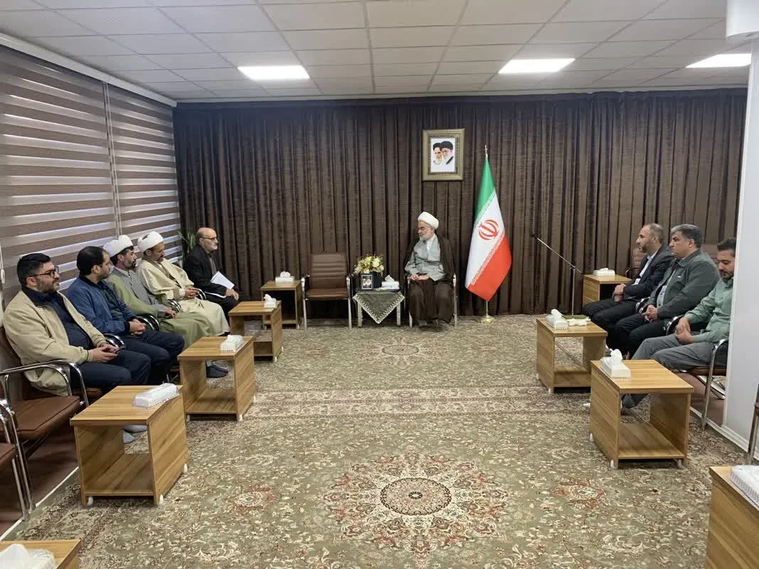 دیدار مدیر و کارکنان ستاد اقامه نماز استان با نماینده ولی فقیه