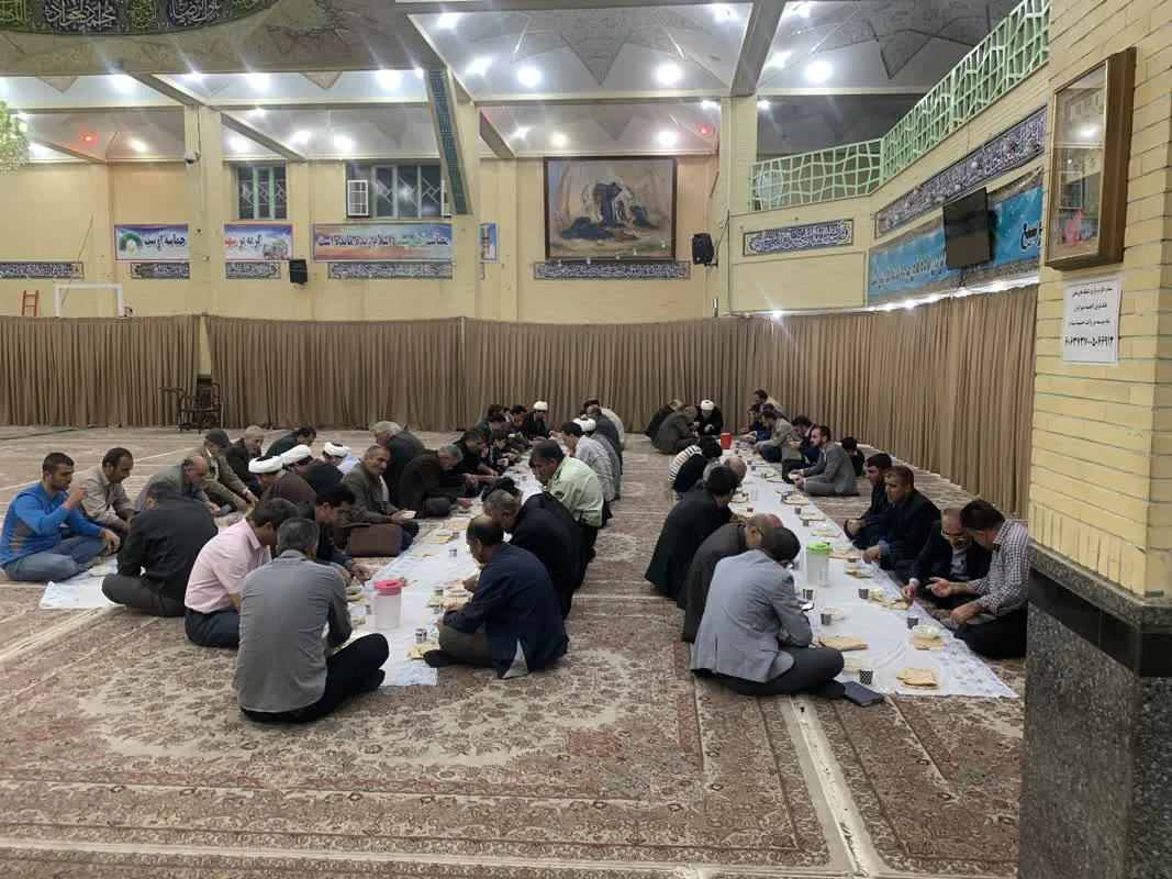 صرف افطاریه در حسینیه سنندج