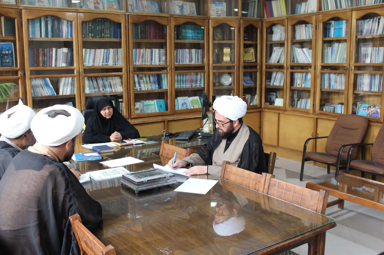 دوره آموزش تربیت مدرسین بومی با موضوع نماز و مهدویت در استان مرکزی