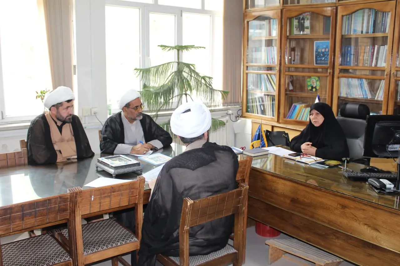 دوره آموزش تربیت مدرسین بومی با موضوع نماز و مهدویت در استان مرکزی