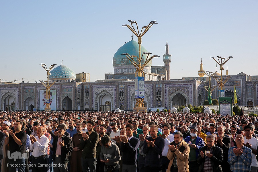 نماز عید سعید فطر در حرم مطهر رضوی/عکس