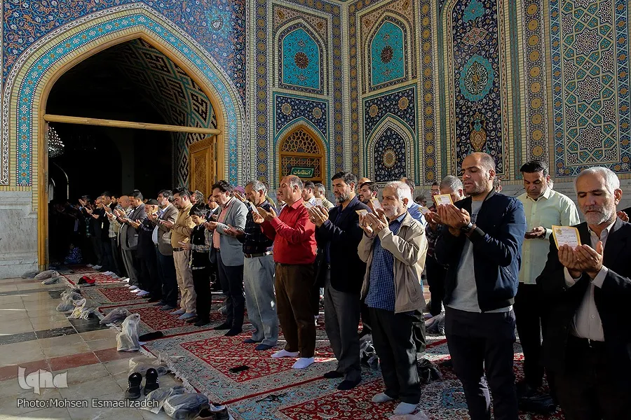 نماز عید سعید فطر در حرم مطهر رضوی/عکس