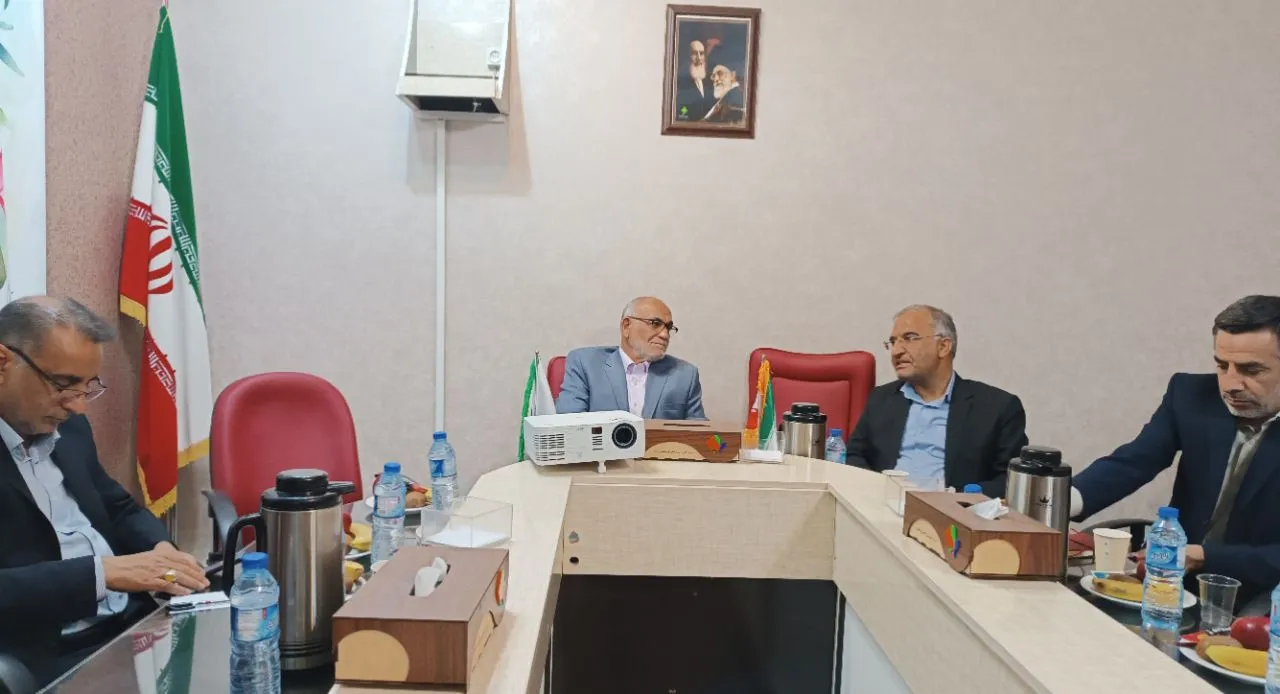 معلمین به نماز اول وقت به منظور نقش الگویی شان توجه کنند