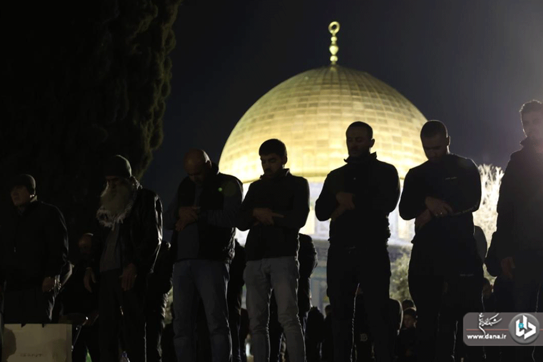 اقامه نماز در مسجد الاقصی