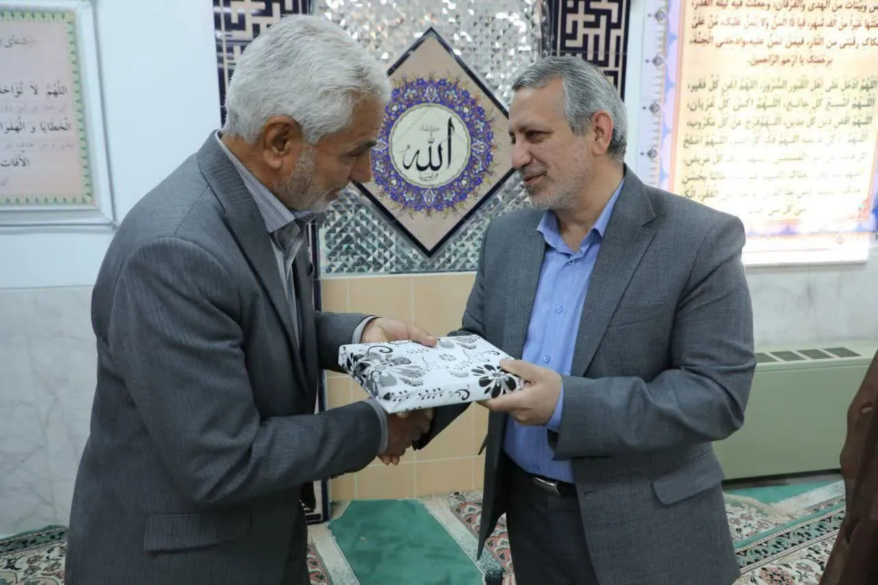 جلسه تجلیل از فعالان و بهترین های اقامه نماز در شرکت برق منطقه ای استان سمنان