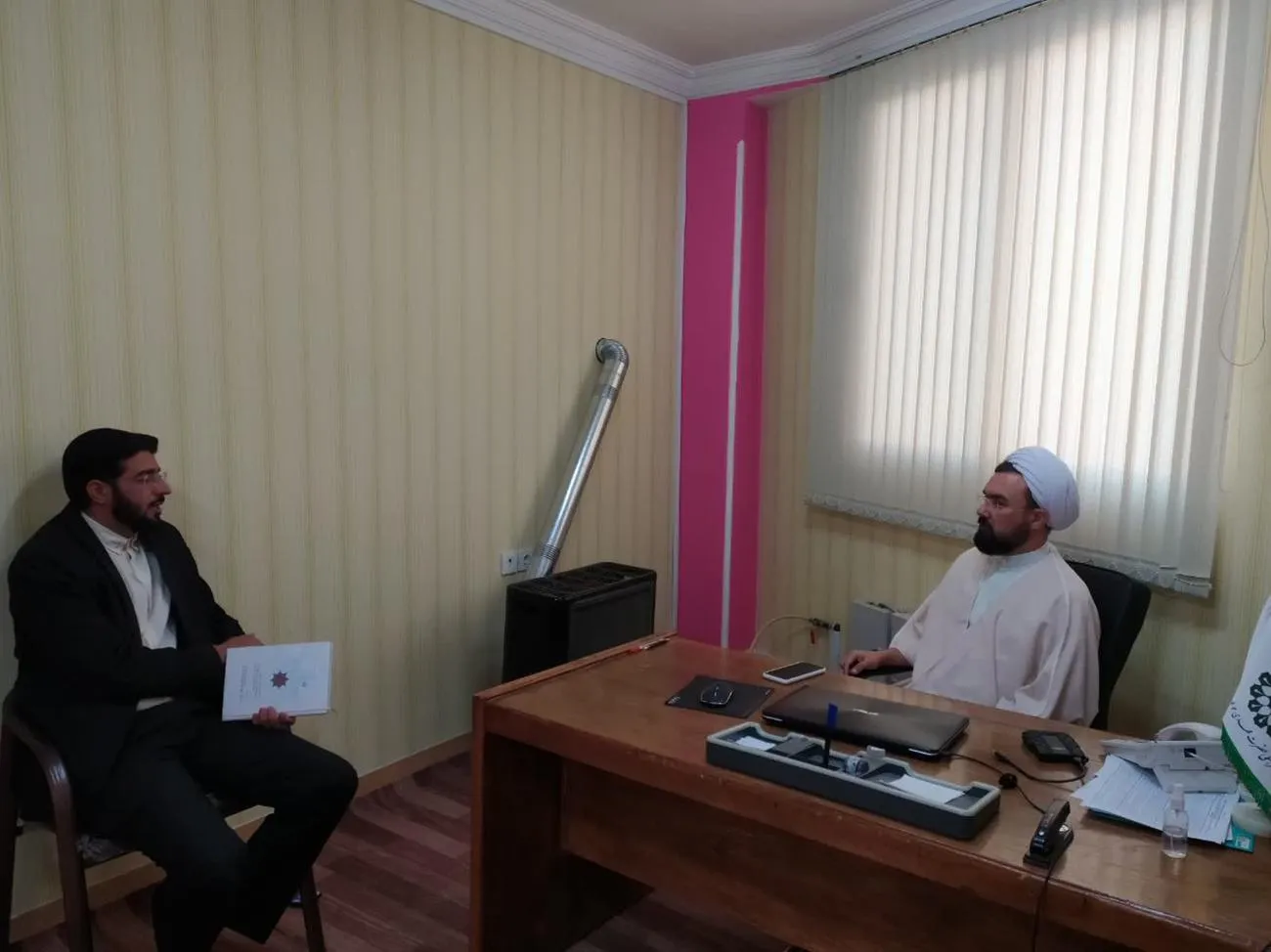 مدیر ستاد اقامه نماز استان سمنان جلسه ای با آقای آریا منش، رییس اداره قرآن و عترت اداره کل آموزش و پرورش استان سمنان داشت.