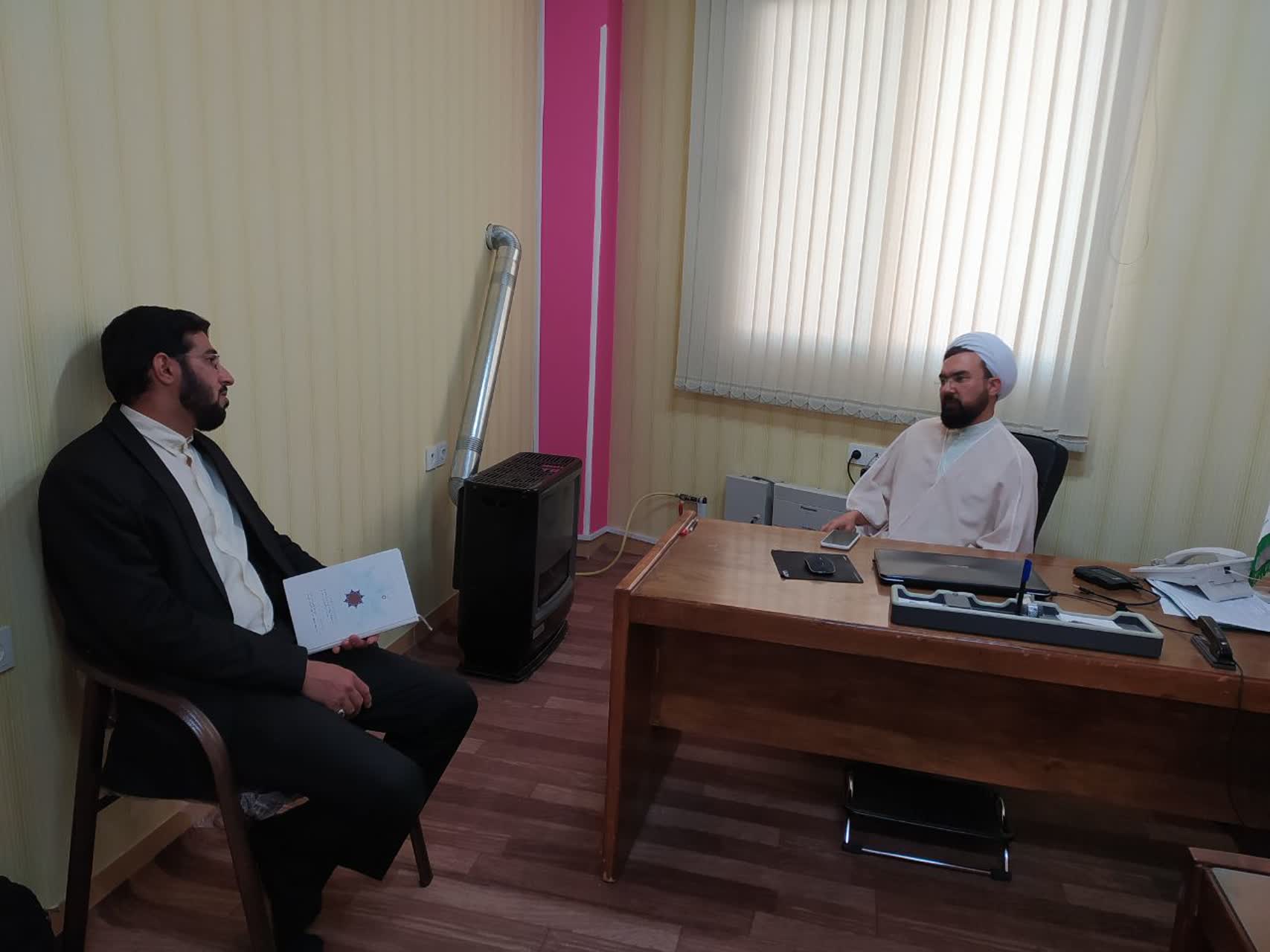 مدیر ستاد اقامه نماز استان سمنان جلسه ای با آقای آریا منش، رییس اداره قرآن و عترت اداره کل آموزش و پرورش استان سمنان داشت.