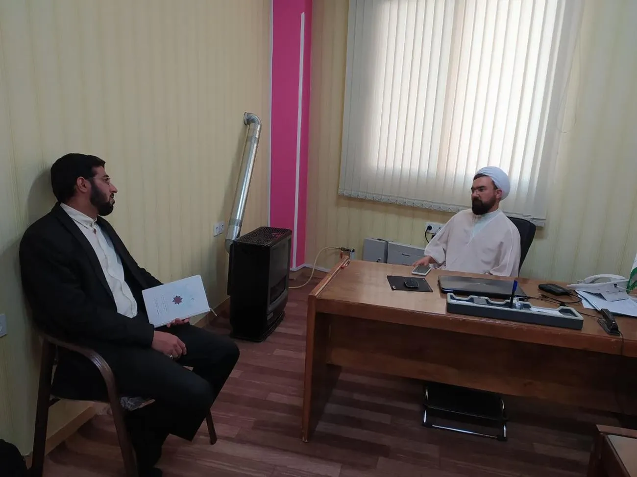مدیر ستاد اقامه نماز استان سمنان جلسه ای با آقای آریا منش، رییس اداره قرآن و عترت اداره کل آموزش و پرورش استان سمنان داشت.