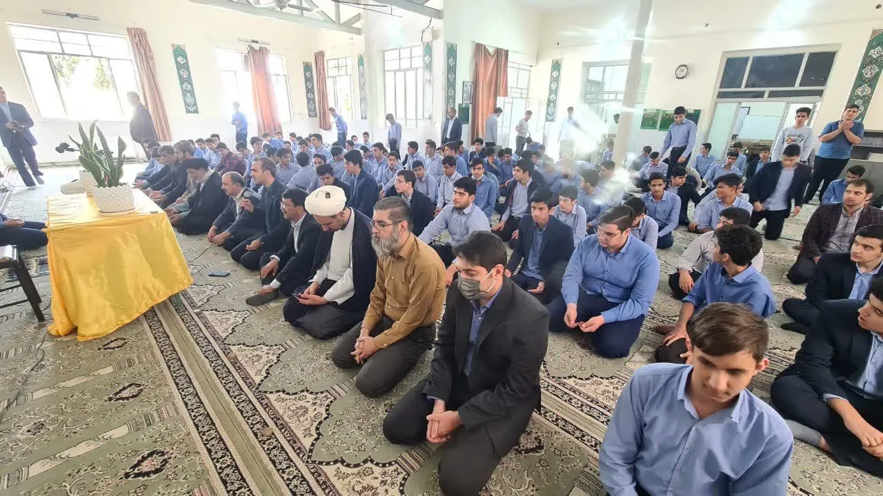 دوشنبه ها نمازی مدرسه رسولیان