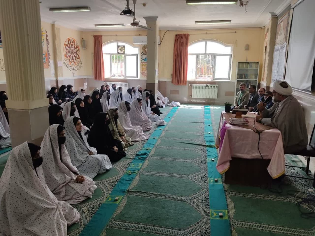نشست دانش آموزی با موضوع نماز در آزادشهر برگزار شد