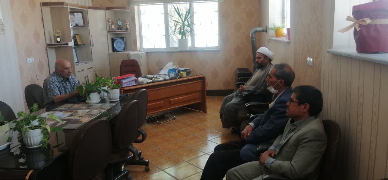 حجت الاسلام و المسلمین کمیلی مدیر ستاد اقامه نماز استان با آقای نوربخش معاون کاشی نیلوفر استان دیدار و گفتگو کرد
