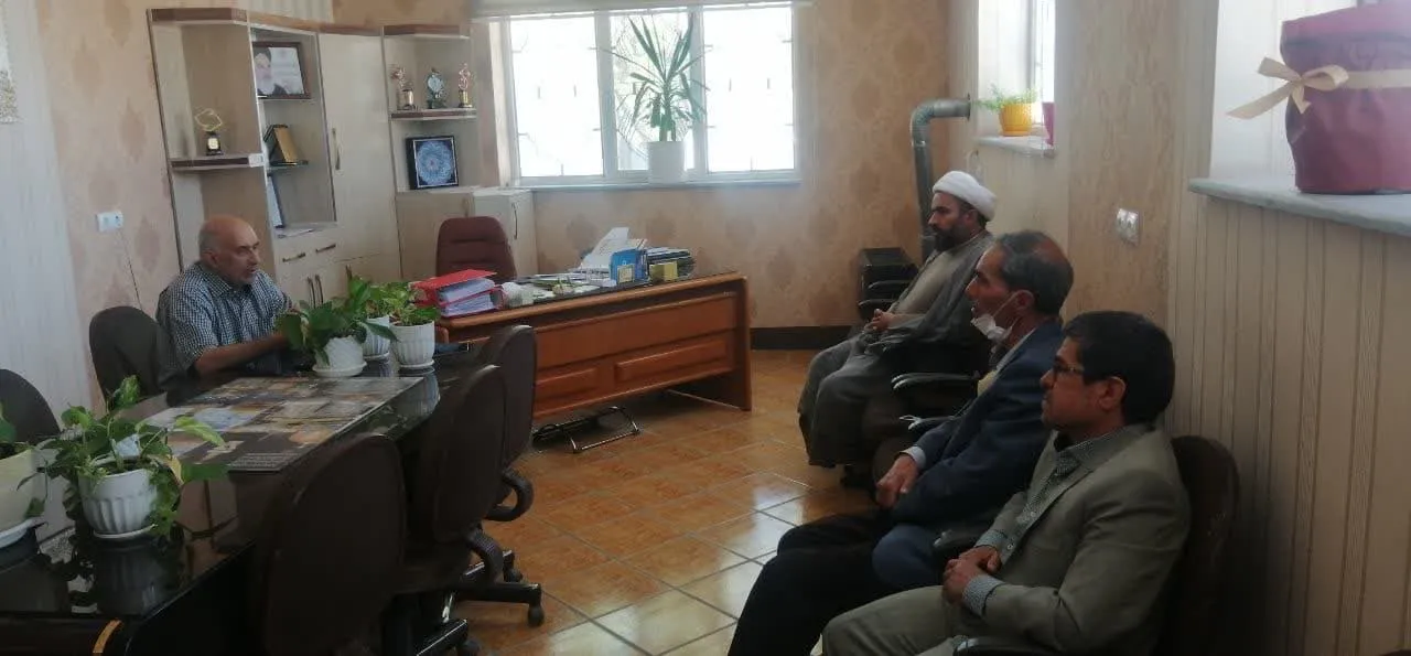 حجت الاسلام و المسلمین کمیلی مدیر ستاد اقامه نماز استان با آقای نوربخش معاون کاشی نیلوفر استان دیدار و گفتگو کرد 