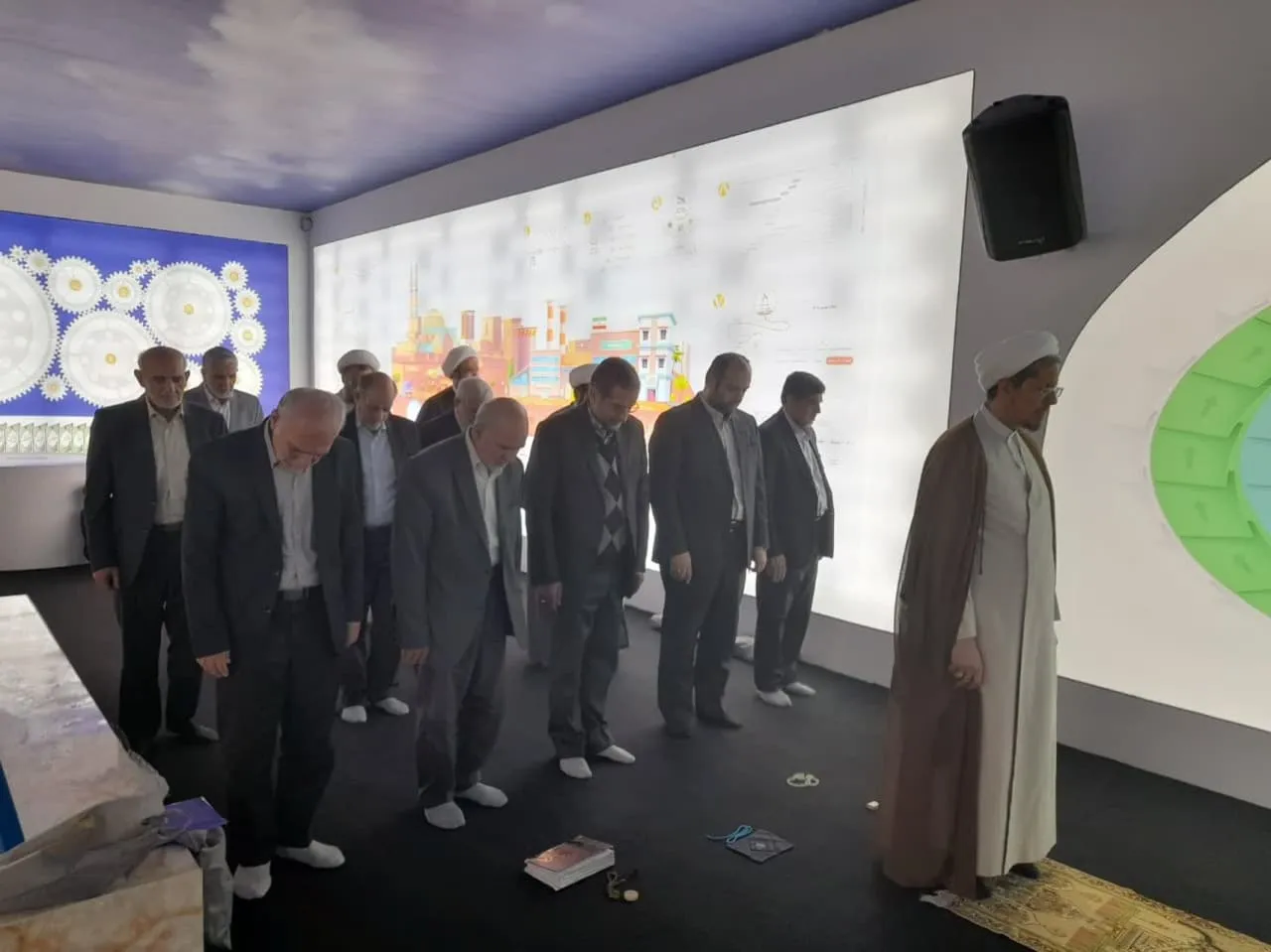 بازدید دبیر و اعضاء مجمع خیرین مسجدساز قم از نمایشگاه مسجد جامعه پرداز