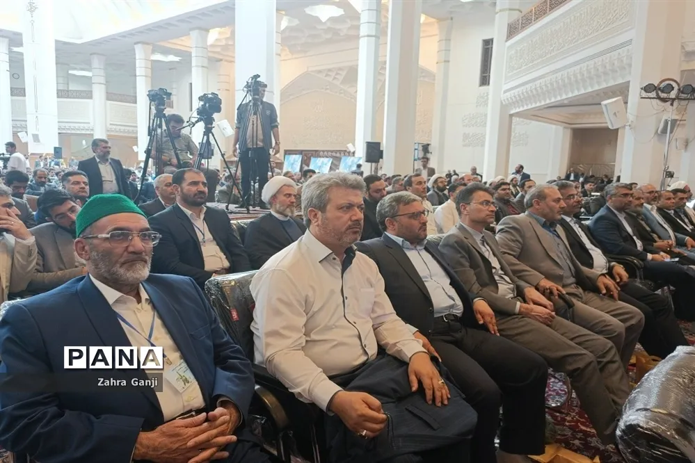 اجلاسیه سراسری نماز دانشآموزی در شیراز