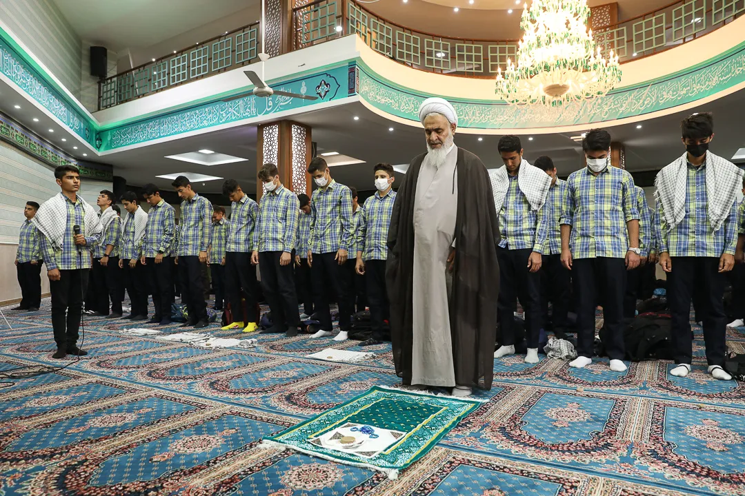 جشن تکلیف دانشآموزان دبیرستان پسرانه شهید سلیمانی قزوین برگزار شد