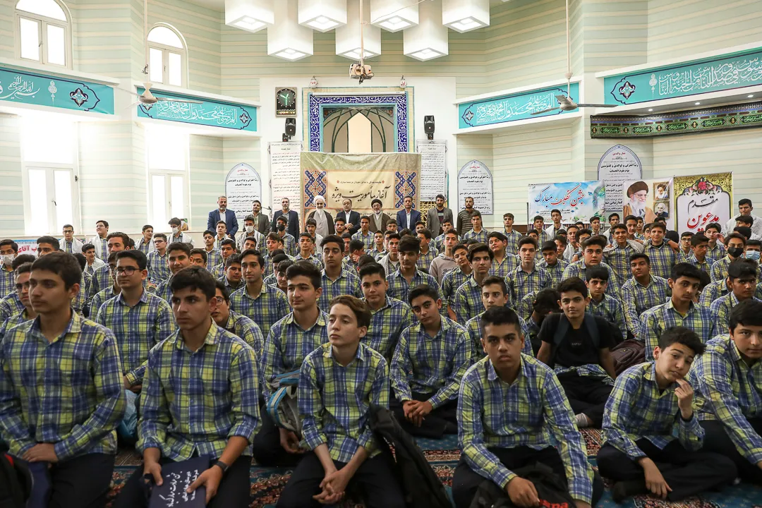 جشن تکلیف دانشآموزان دبیرستان پسرانه شهید سلیمانی قزوین برگزار شد